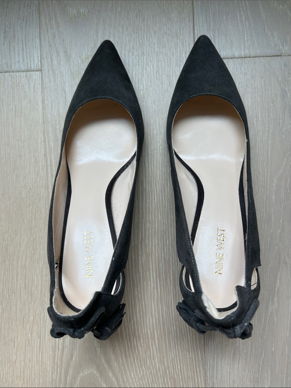 Nine West dark gray pointed -Toe Suede Pumps with Heel Bow